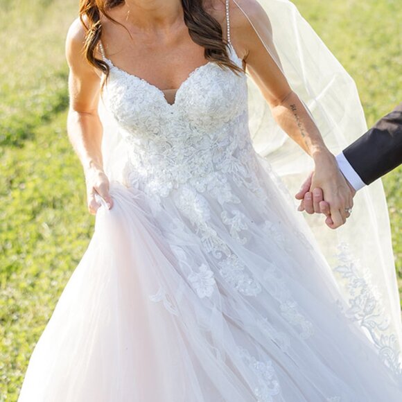 Stella York, Hazel Wedding Dress 6886, Size 6 - altered to 4, Color IV/MC-PL - Picture 10 of 15